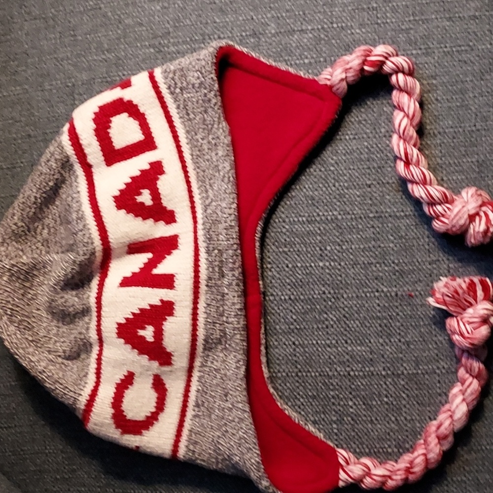 CANADA Warm Beanie with tassles
